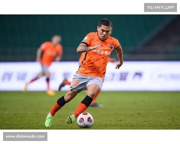 新金特罗租借回归阿根廷豪门再显创意中场魅力